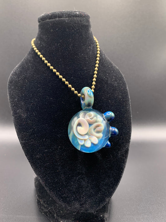 MyleneGlassWorld - Swirls to star queen bee pendant