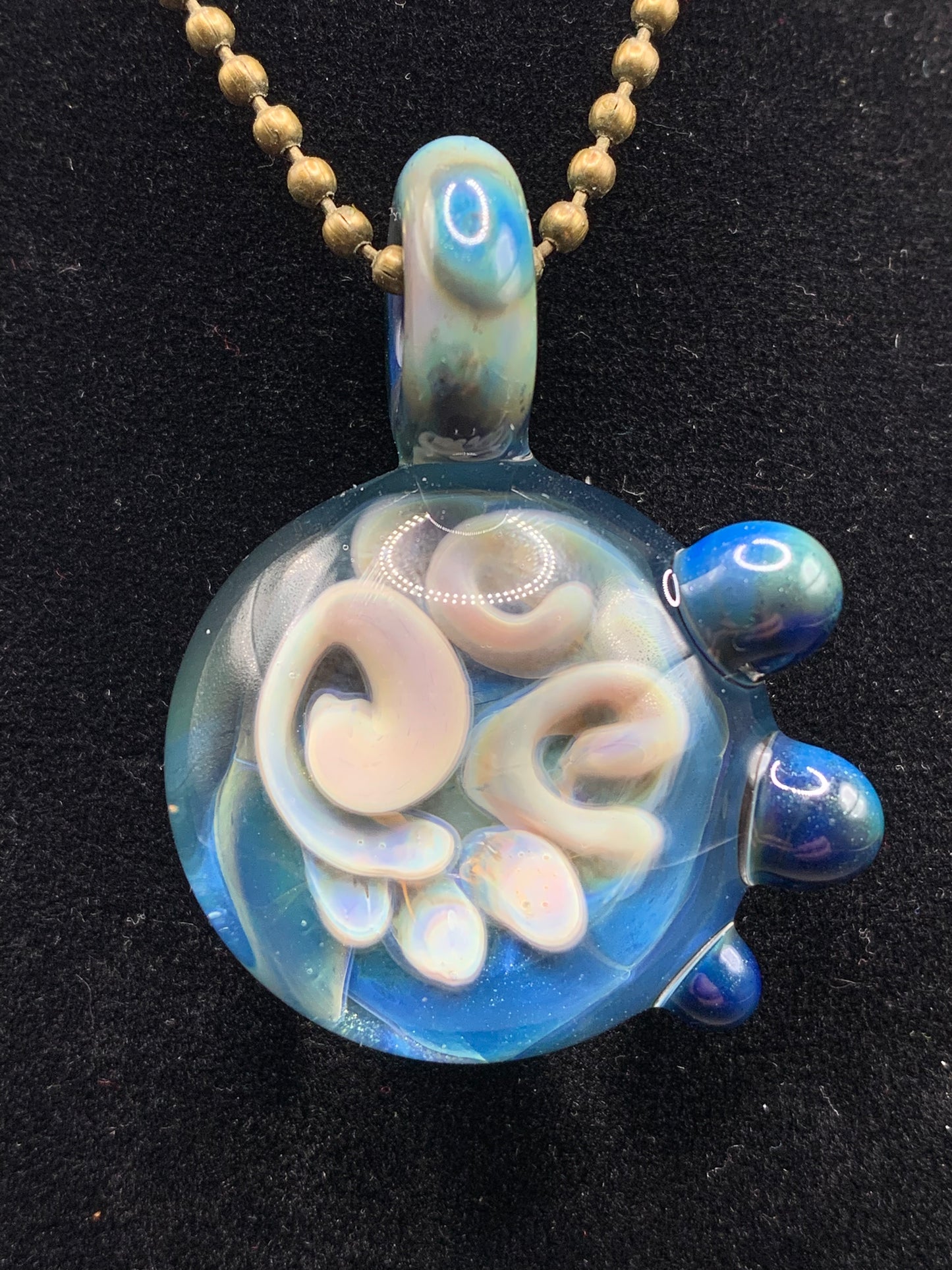 MyleneGlassWorld - Swirls to star queen bee pendant